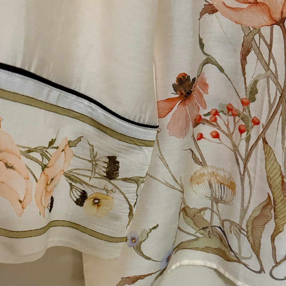 ๐ NWOT Floral Print Button-Up Shirt - Picture 3 of 4